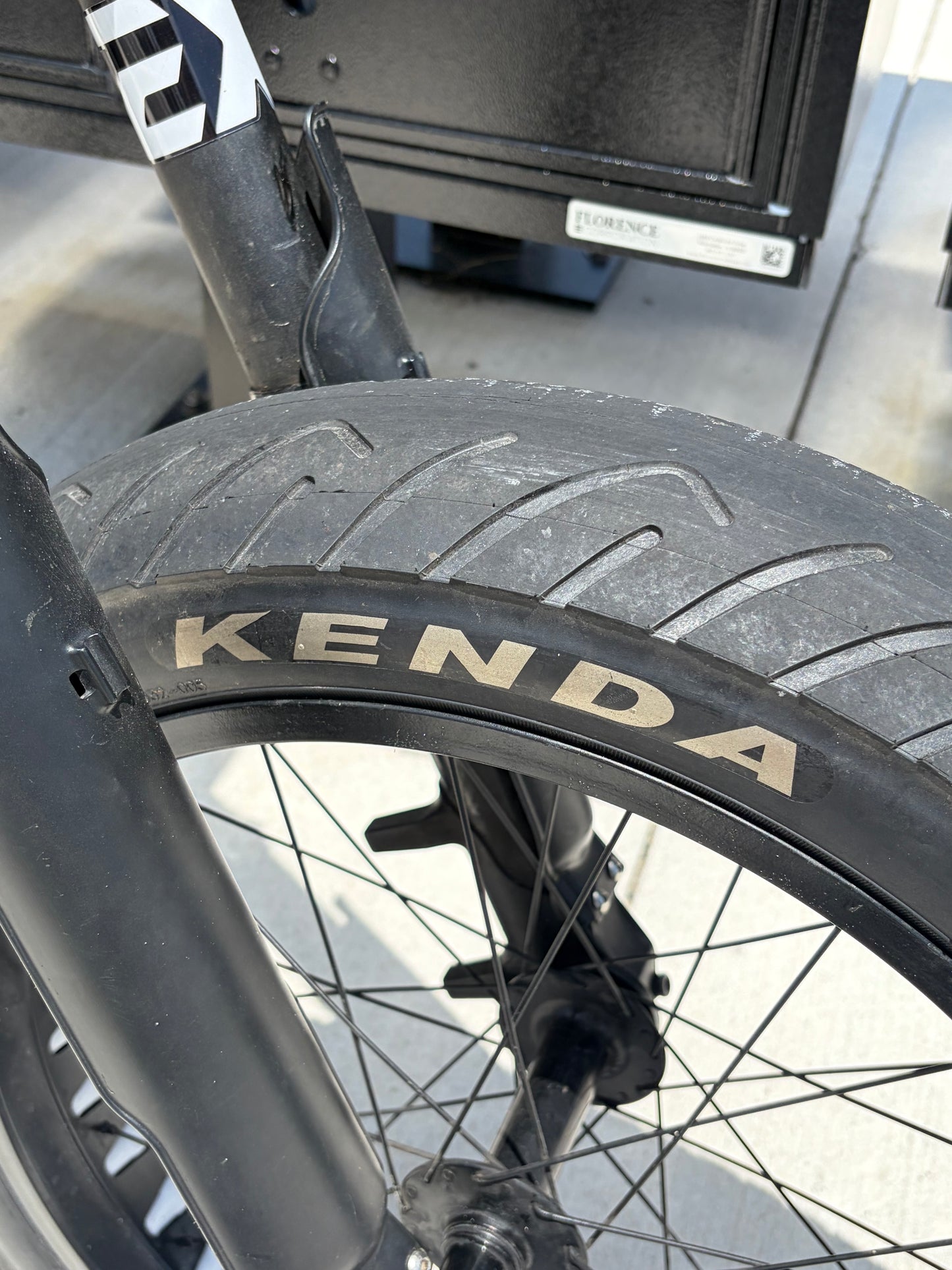Close up of kenda kraze logo
