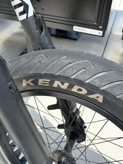 Close up of kenda kraze logo