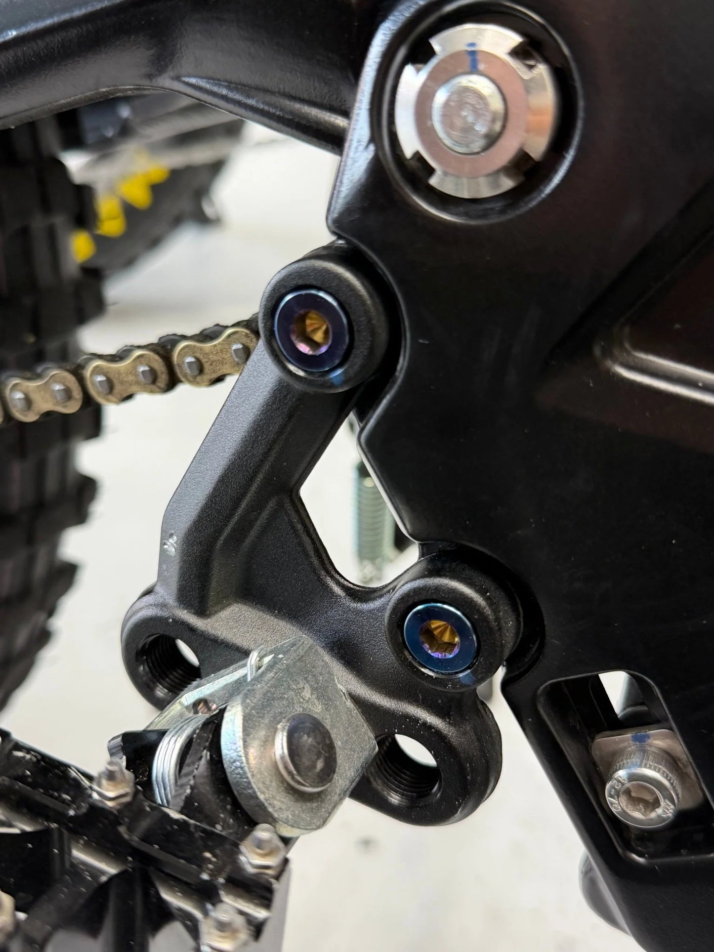 E-moto Peg Bracket Titanium Bolts