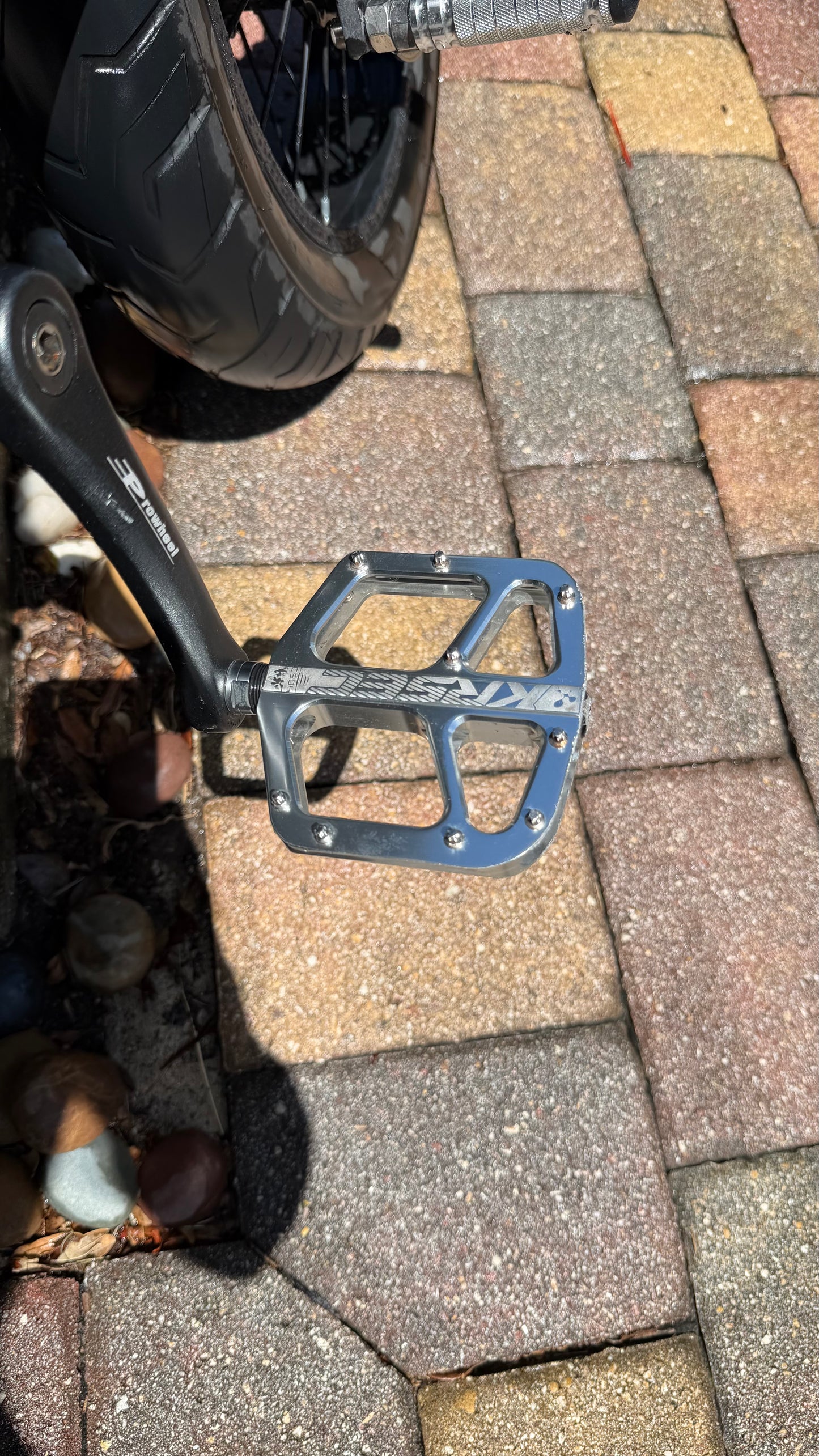 timoto wide chrome pedals