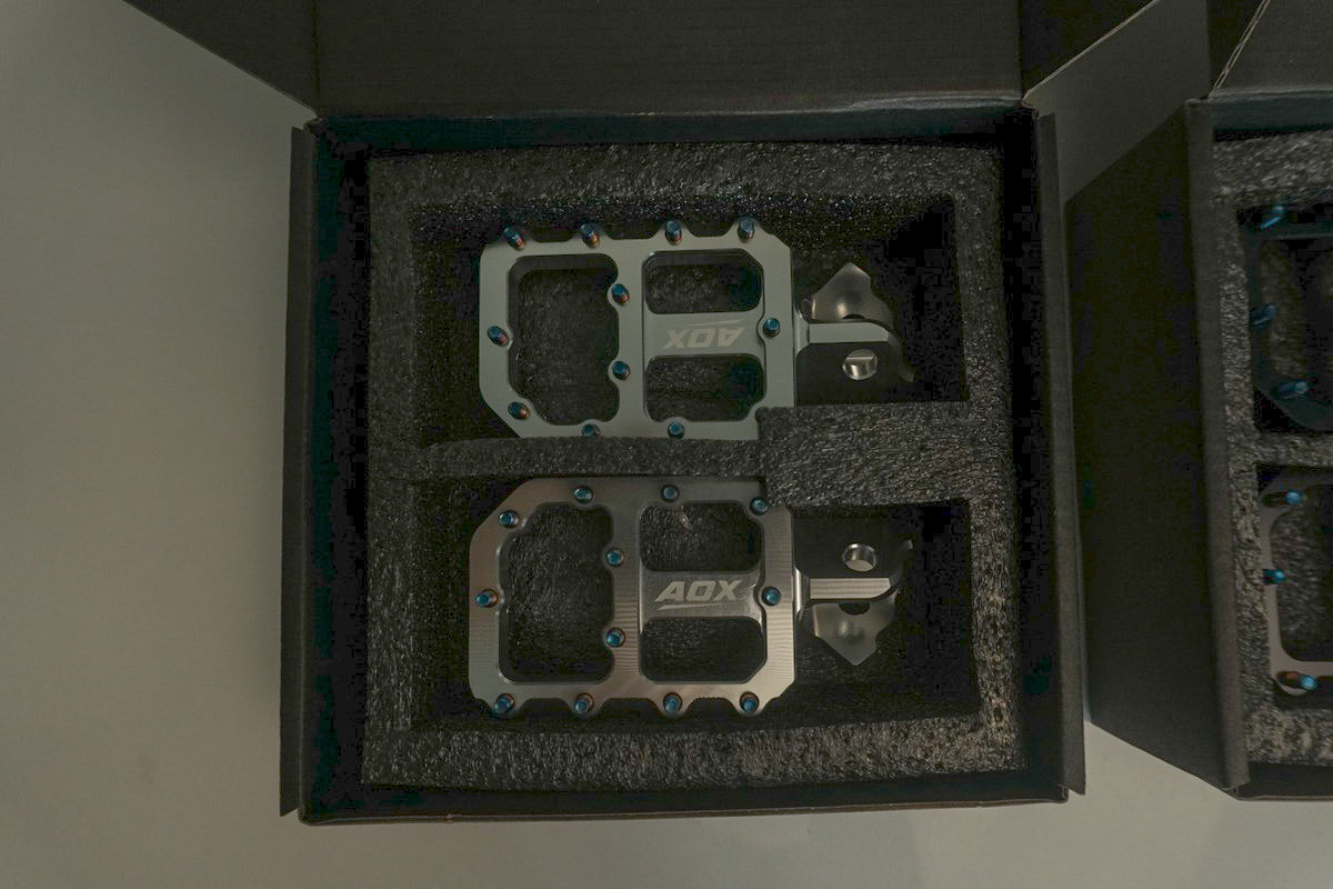 Titanium Wide Pegs (ALL E-Motos)